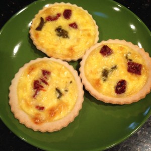 Christmas mini-quiches (green chile and dried tomato)