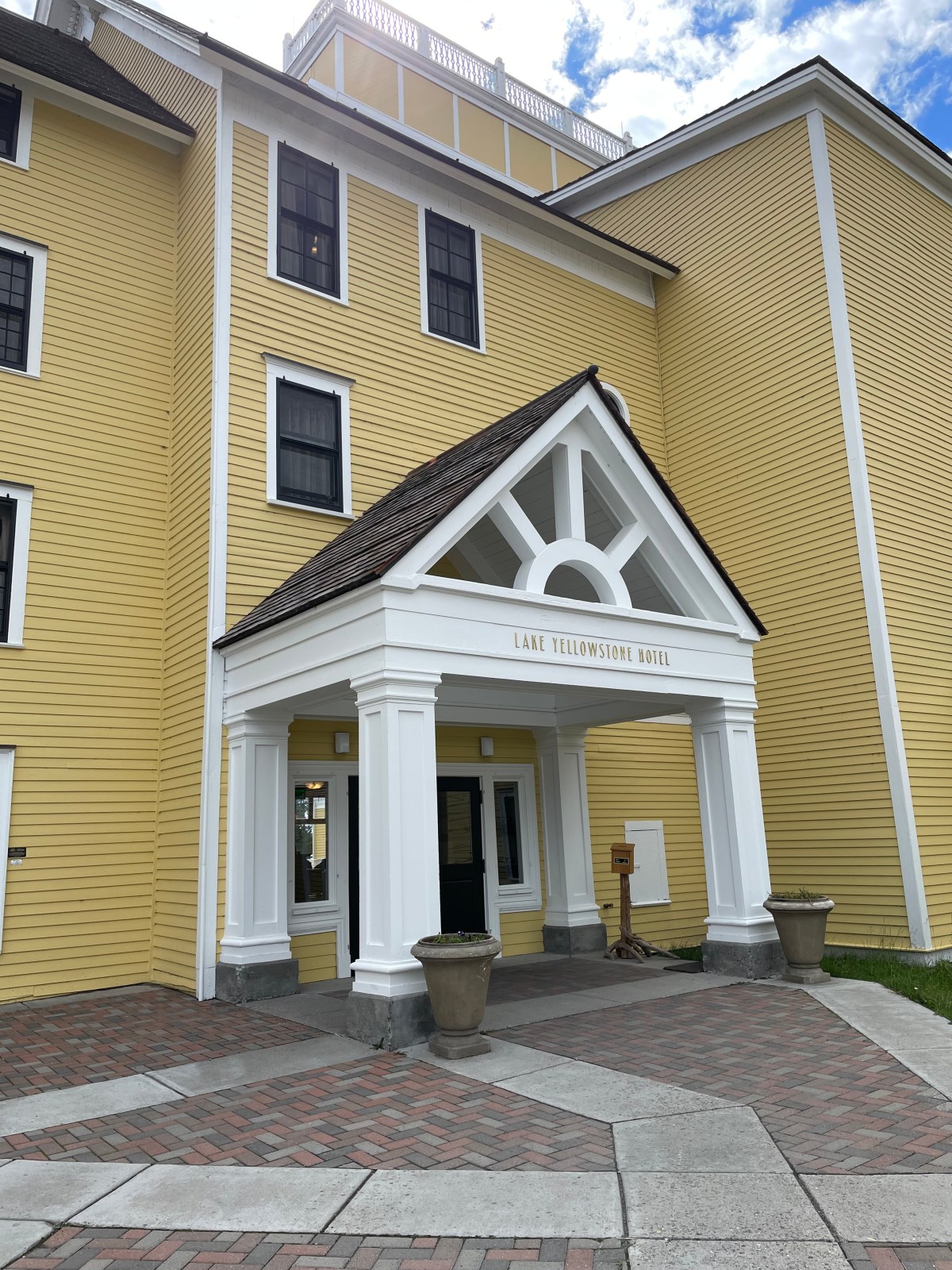 #TEATIME at Lake Yellowstone Hotel in Yellowstone National Park, plus BOOK recommendations!